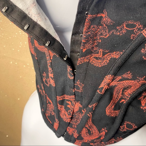 ✨SOLD✨ 🎉3 for $15🎉 Dragon Corset Crop Top - Picture 3 of 4